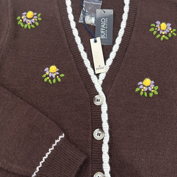NWT Buffalo David Bitton
Landry Scallop-Trim Floral Detail Cardigan - Picture 5 of 5